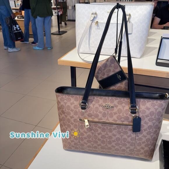 NWT bundle COACH Station Tote Bag Maxi CCD69 & CW854 Zip Wristlet Gold/Tan/Black - Picture 2 of 10